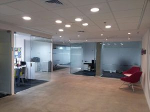 מחיצות זכוכית 2