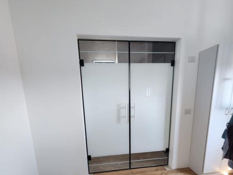 דלתות זכוכית לעסקים