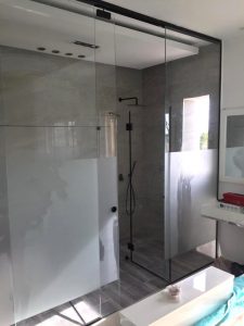 מקלחוני זכוכית מעוצבים